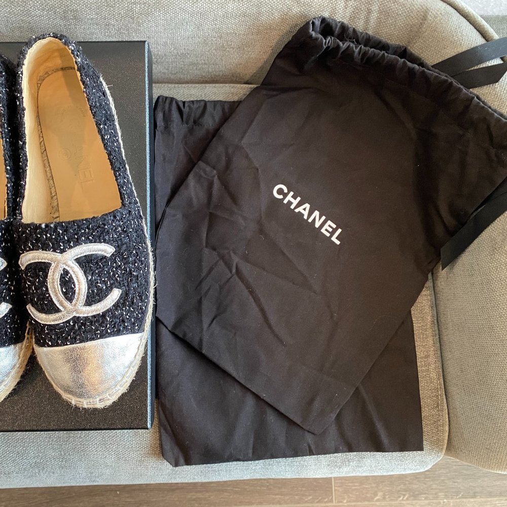 Chanel Espadrille Tweed Canvas Flats in Black & Silver (CC-0426N-0119) - Picture 10 of 13